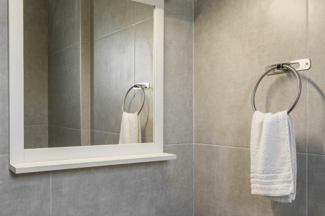 V Luxury Apartments Сиври Номер фото